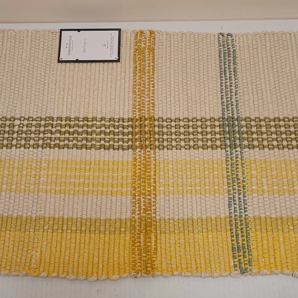 NWT Threshold Bath Rug